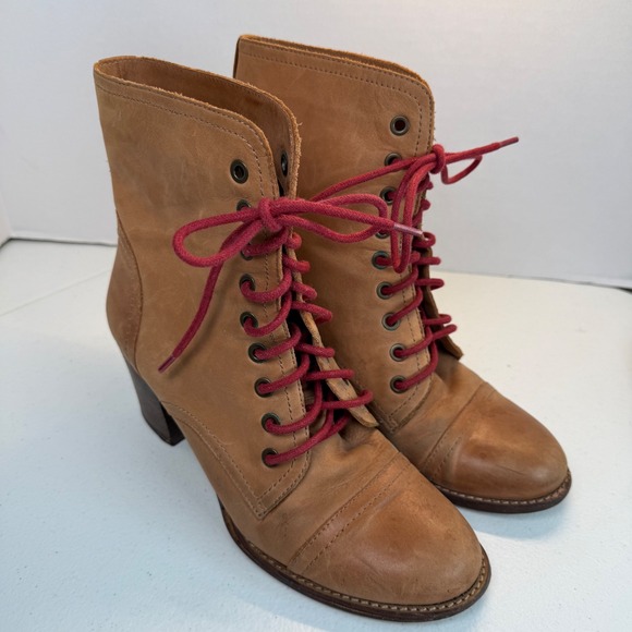 Vince Camuto Shoes - Vince Camuto Vestas Tan Leather Red Lace Up Ankle Boots 9B
